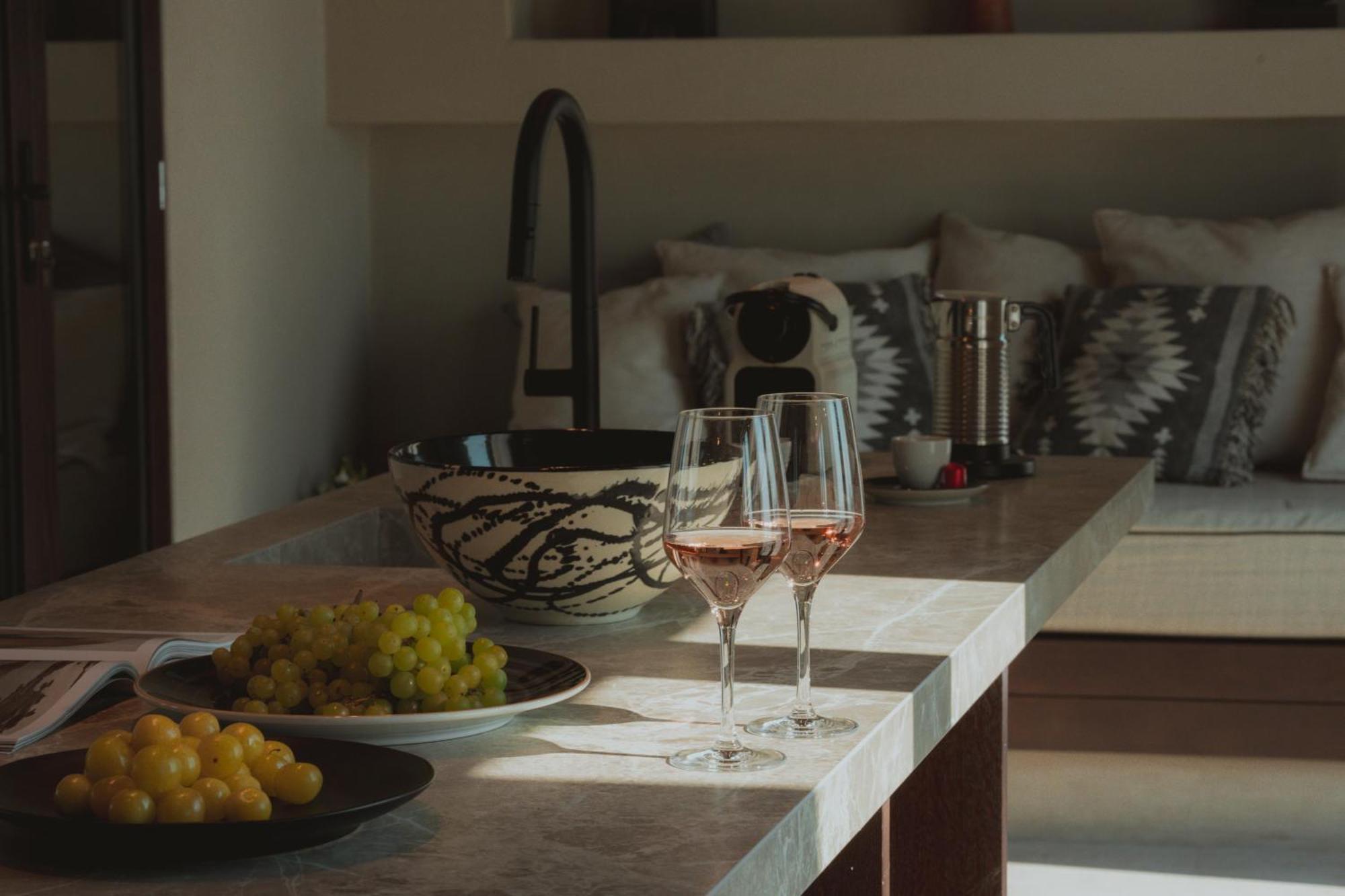 Legends In Town, By Mykonos High Aparthotel Mykonos Town Bagian luar foto